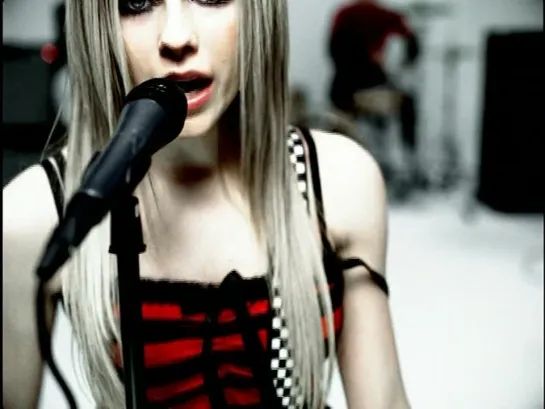 2004 - Avril Lavigne - He Wasnt