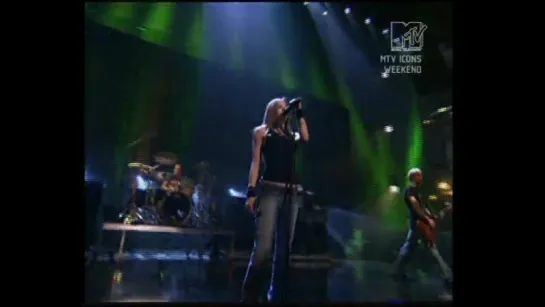 Avril Lavigne - Fuel (Metallica cover) @ MTV Icons, 2003