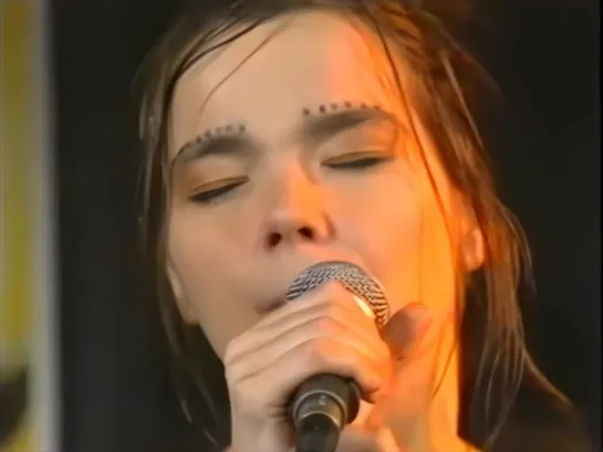 Björk - Big Time Sensuality @ Top Of The Pops 1993