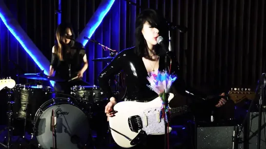 Dum Dum Girls - Sight of You (Pale Saints cover) @ Fender Studio Session 2014