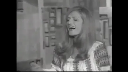 Dalida ♫ Hey love ♪ 17 mai 1970 (L’invité du dimanche (2e chaine)