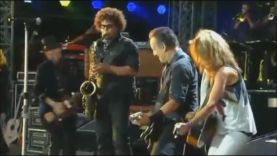 Bruce Springsteen & the E Street Band - Dancing in the Dark (Live in London, England on 30 June  2013)