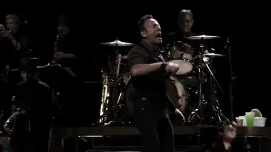 Bruce Springsteen- The Easybeats' "Friday On My Mind" - (Sydney, 02/19/14)