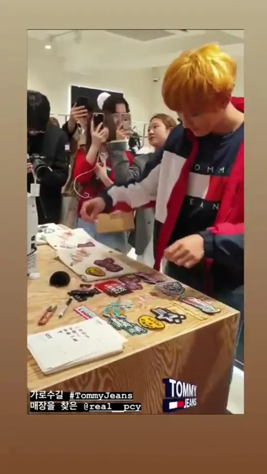 190425 Chanyeol на открытие Tommy Jeans Seoul