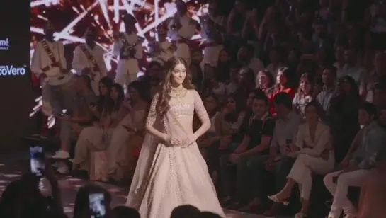 Ананья Пандей на Lakme Fashion Week 2019