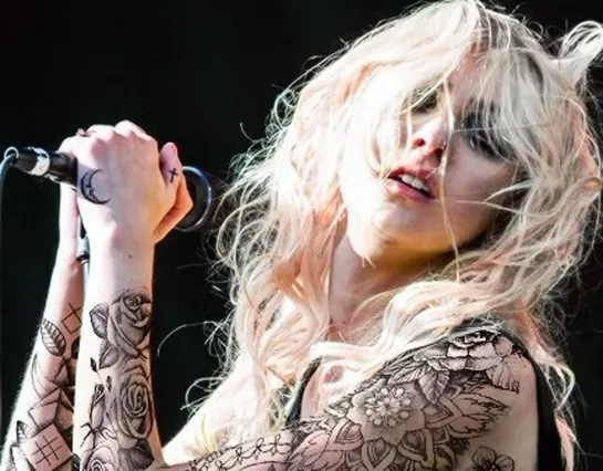 The Pretty Reckless "Just Tonight" from album "Light Me Up"  ("Lopez Tonight" 2011-02-10)