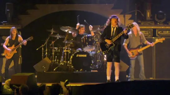 AC/DC - Hell Ain't A Bad Place To Be