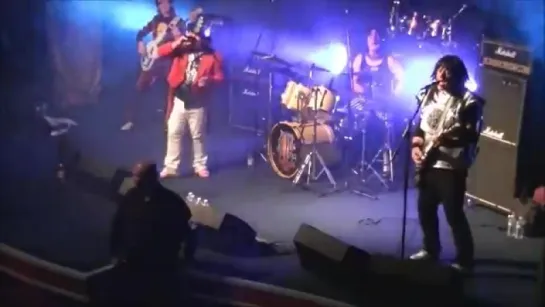 SLYDE (Slade_Glamrock Tribute Band) Performing CRAZY HORSES