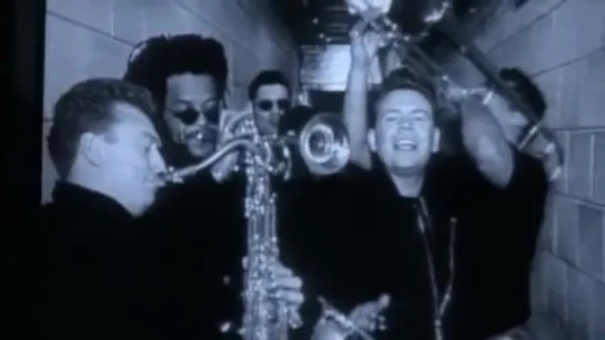 UB40 - (I Cant Help) Falling In Love With You