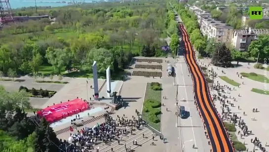 ETERNAL FLAME AND GIANT SAINT GEORGE RIBBON IN MARIUPOL.