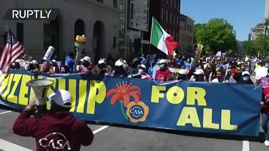 HUNDREDS HOLD DEMONSTRATION FOR MIGRANT RIGHTS NEAR CAPITOL IN WASHINGTON, DC /