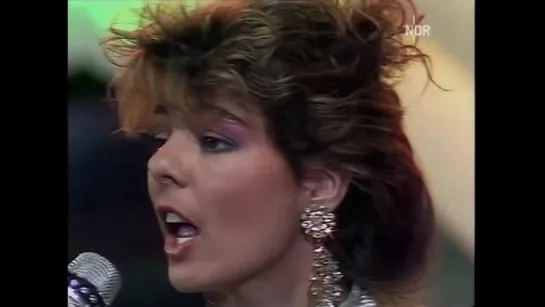 Sandra - Hey Little Girl 25.6.1986 Spielbude German Live TV Show Remastered