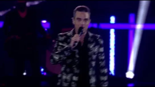 Robbie Williams gets a golden award at LOS 40 Music Awards 2016 - 01122016 - vidme