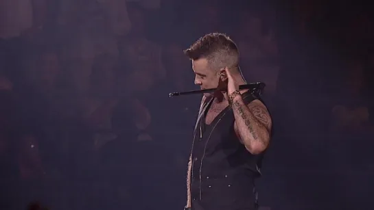 Robbie Williams - We Will Rock You / I Love Rock N Roll live in Melbourne