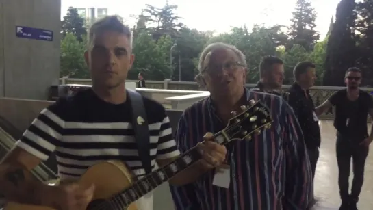 Robbie Williams backstage Tbilisi - Better Man