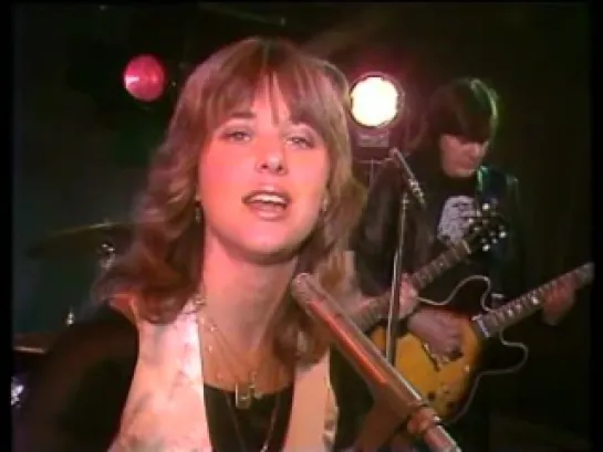 Suzi Quatro-She is in love with you