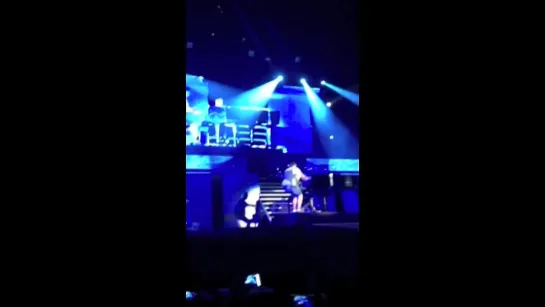 Justin Bieber Gets Attacked in Dubai Concert May 5th .