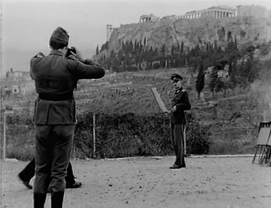 Hands Up, Hitler / Psila ta heria Hitler / Ψηλά τα χέρια Χίτλερ (1962) dir. Roviros Manthoulis