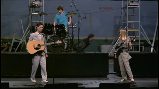 Talking Heads — Thank You For Sending Me An Angel • Stop Making Sense