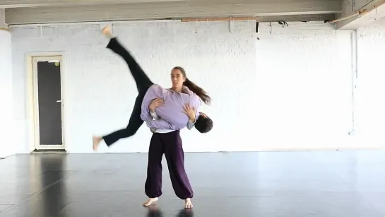 Contact Improvisation - Bar and Adrien