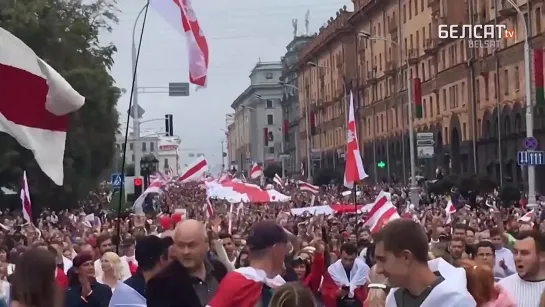 Сотни тысяч белорусов вышли против Лукашенко