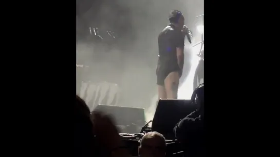 Marilyn Manson taking his pants off [Bristow, 26.07.2016]