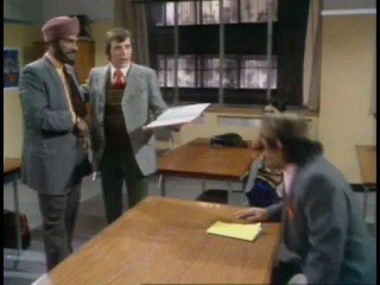 Mind Your Language, Season 1x01