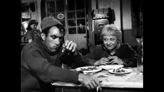 Х/Ф "Дорога / La strada" (Италия, 1954) Один из самых знаменитых фильмов Федерико Феллини, снятый в стилистике неореализма.