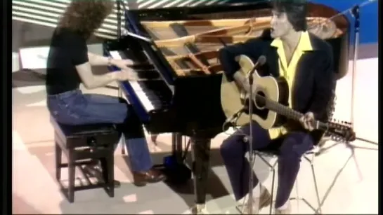 The Kinks — Waterloo Sunset [Ray and Gordon Edwards acoustic, from LWTGranada 1978]