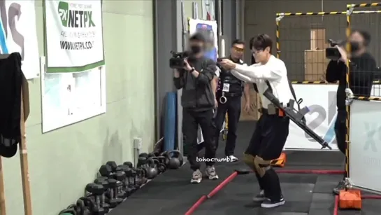 Yunho’s shooting like he’s in an action movie, then there’s Changmin and his own sound effects