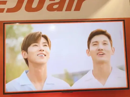 yunho wow look at that view Isnt it beautiful - changmin only looking at yunho yeah