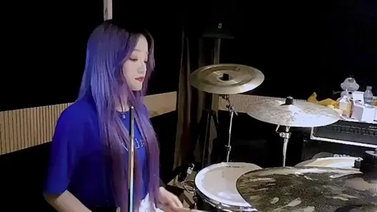 Yeongeun (of Rolling Quartz) cover LOONA "PTT" Instagram