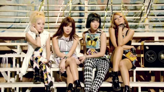 2NE1 - Falling In Love