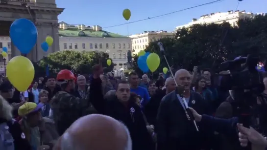 Бандеровский шабаш в северной столице: в Петербурге убогие жёлто-голубые кастрюлеголовые рагули скандируют: «СУГС» (24.09.2017)