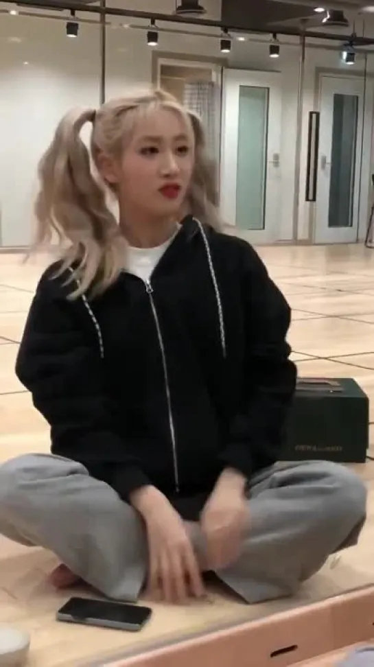 LOONA Kick #223