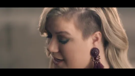 Kelly Clarkson - Invincibleс (KlipManiya)