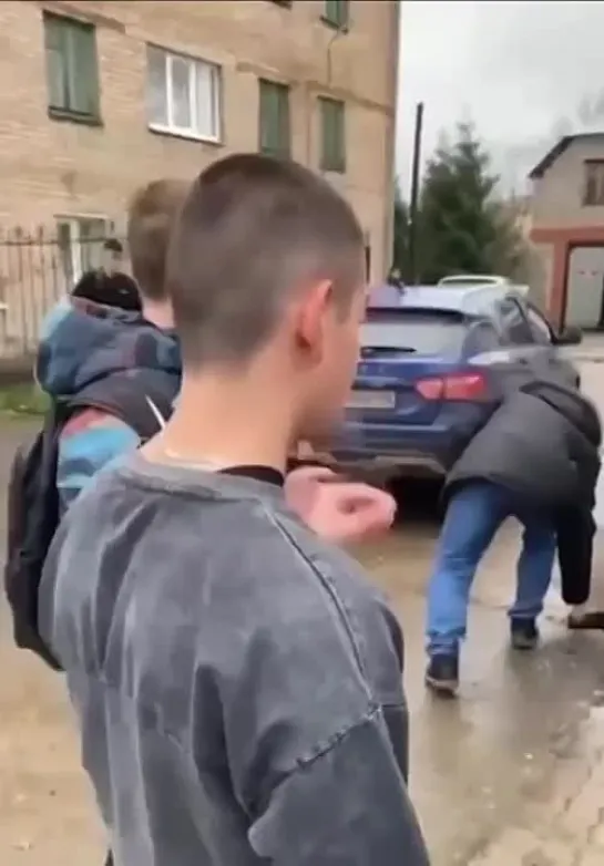 Азер избил школьника👊