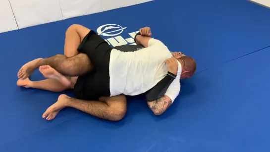 Very Interesting Way To Pass The BJJ Half Guard No Gi by Paul Schreiner