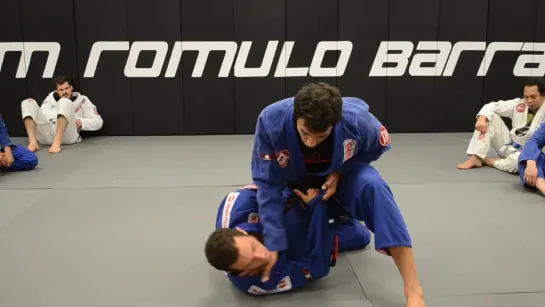 Cross Choke from the knee slice. Romulo Barral