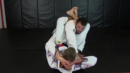 Triangle choke escape