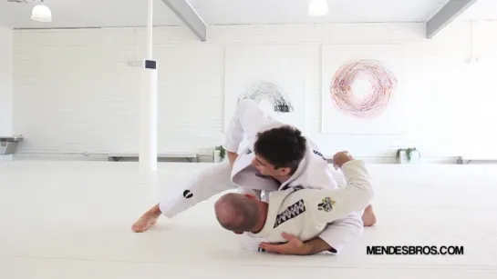 Guilherme Mendes. Scissor sweep - knee slide - kimura/armbar