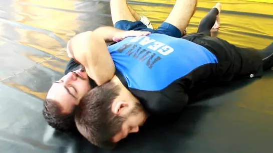 Треугольник руками (Arm triangle choke)