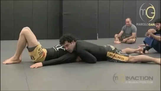 Marcelo Garcia. Проход халфгарда + удушение север-юг/треугольник с маунта.