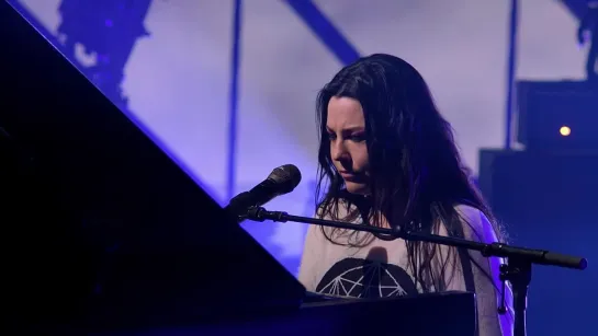 Evanescence - Far From Heaven / Live/