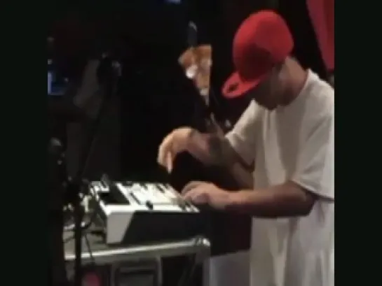 AraabMuzik Kills The MPC