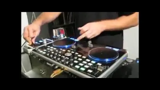 Как создать "Dubstep Wobble Bassline" с помощью Vestax VCI-300 и VFX1 эффект контроллера