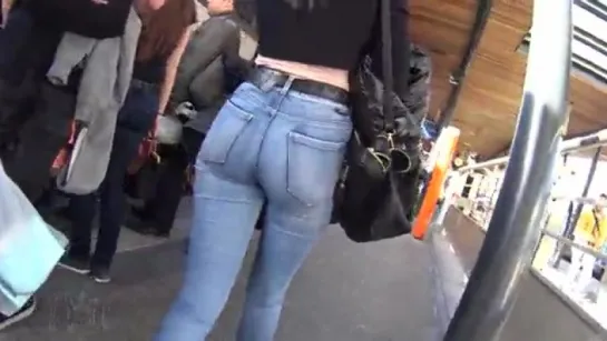 Sayu - beautiful bubble butt brunette in tight jeans walking