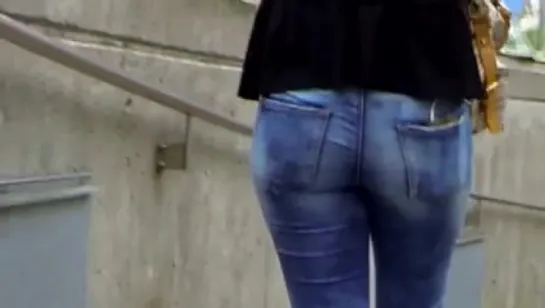 Candid - Nice Ass In Tight Jeans