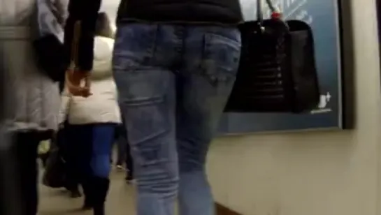 Candid - Babe In Tight Jeans And Nice Ass