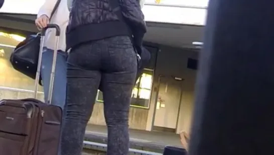 Candid - Teen Ass In Black Tight Jeans